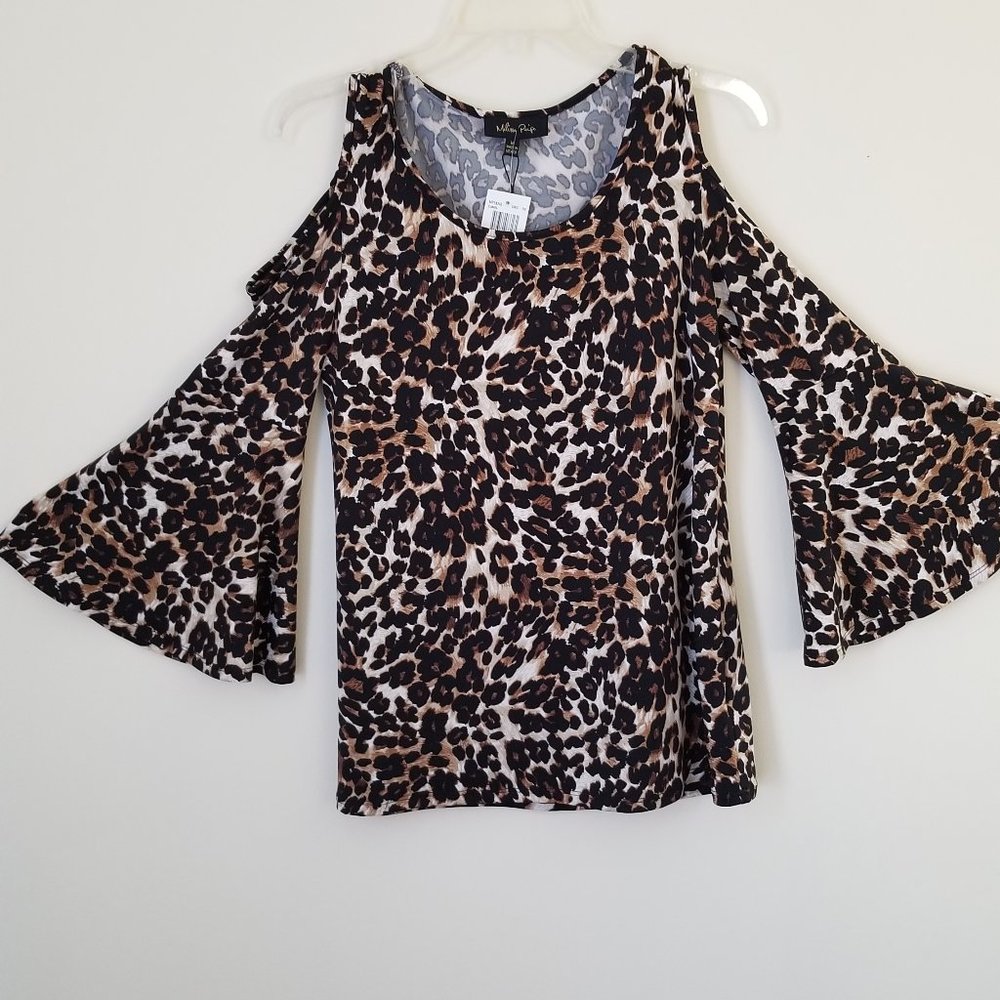 Melissa Paige Cold Shoulder Top NWT size M